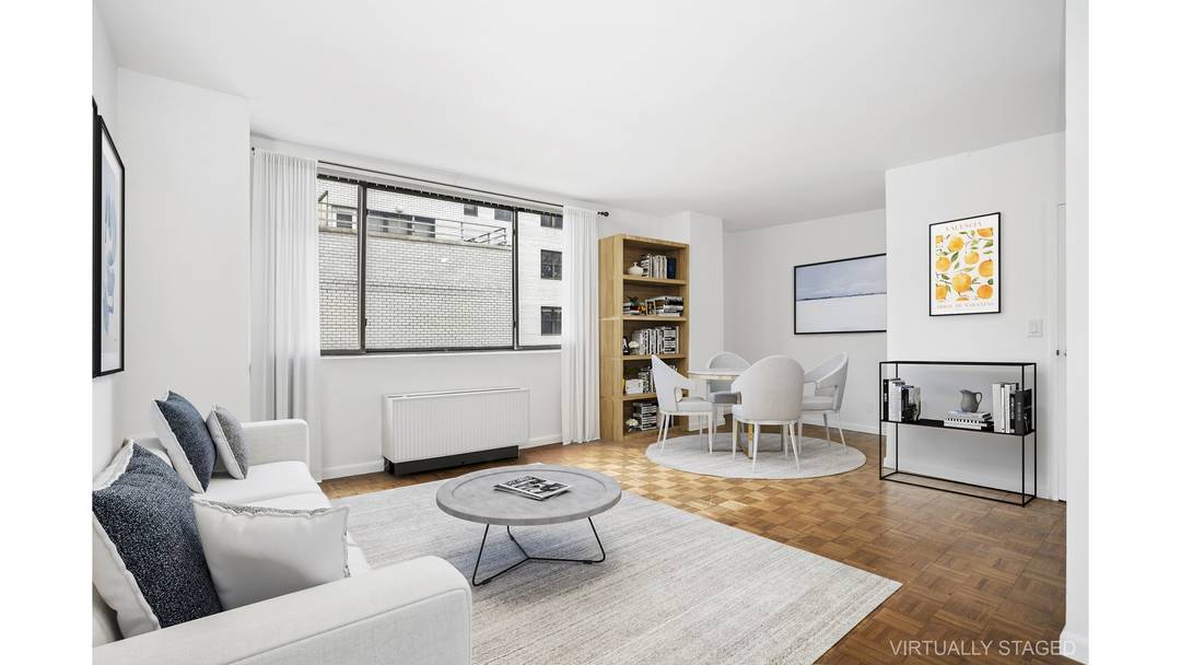 Residence 10C is an oversized, high floor alcove studio ideally positioned on a quintessential tree lined block in the heart of the Upper East Side.