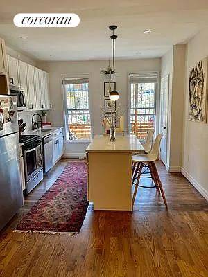 Discover the charm of 110 Linwood Street Unit 1 !