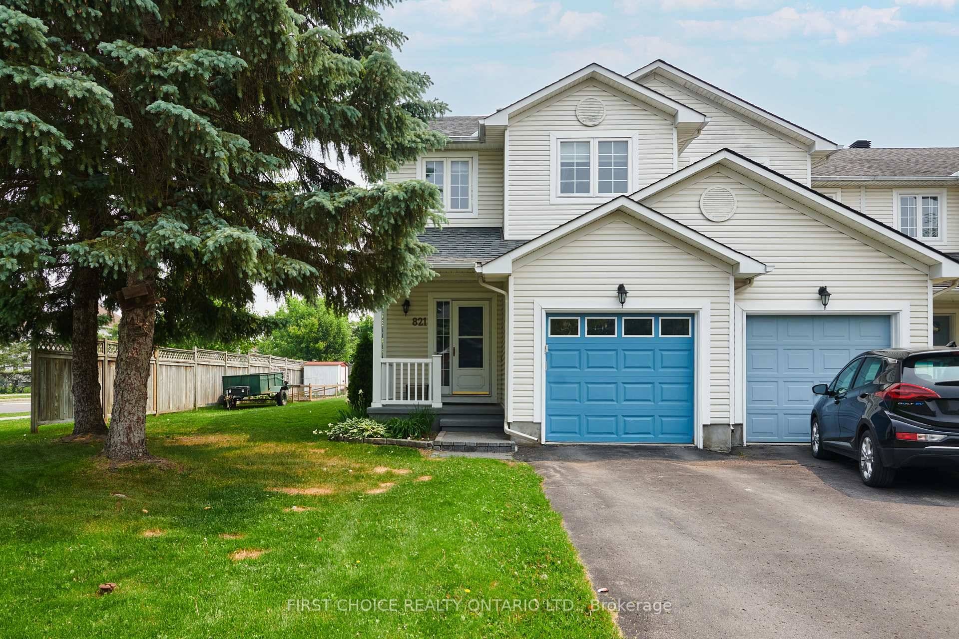 Welcome to 821 Como Crescent, an immaculate and desirable end unit townhome with 3 bedrooms, 2.