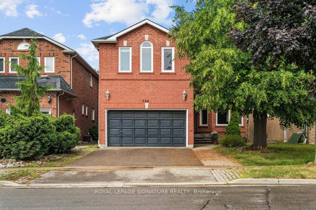 Bright and spacious 2 bedroom basement apartment in a fantastic location !