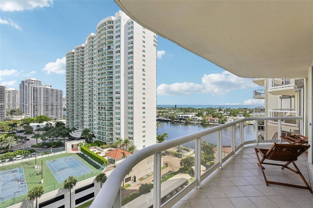 Beautiful 2BD 2BA condo at The Terraces at Turnberry in Aventura !