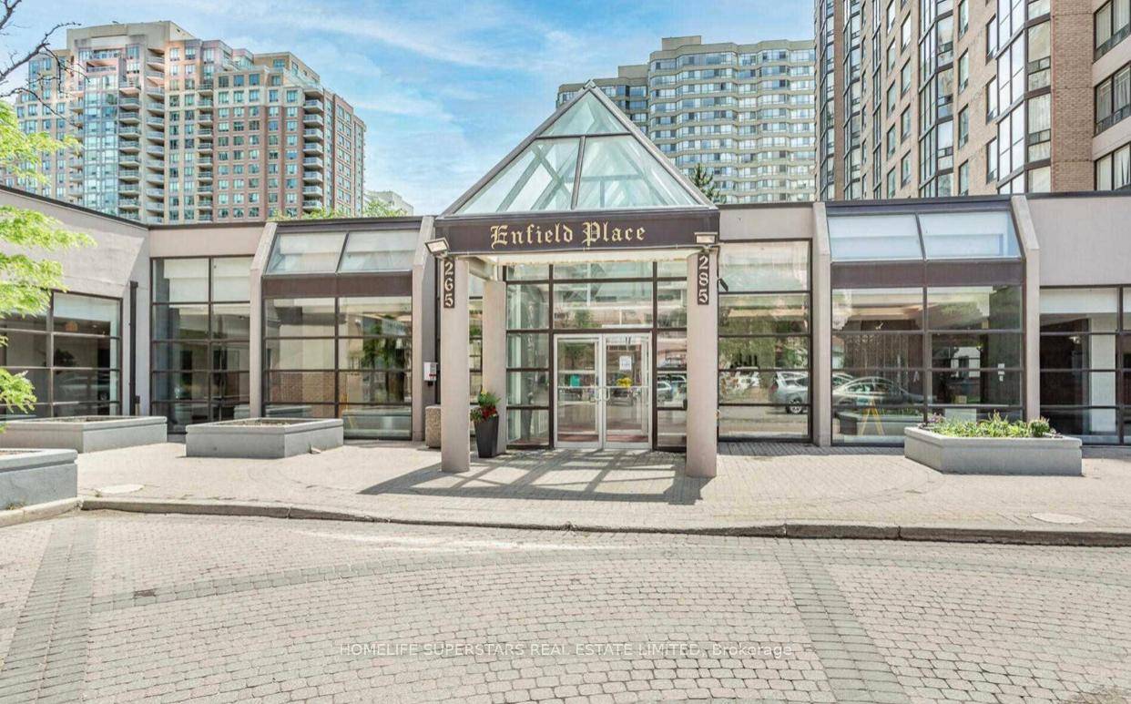 Bright and spacious Corner Unit Condo in the heart of Mississauga City Center, featuring a freshly touched up 2 bedrooms plus a sun filled den solarium and 2 full bathrooms.
