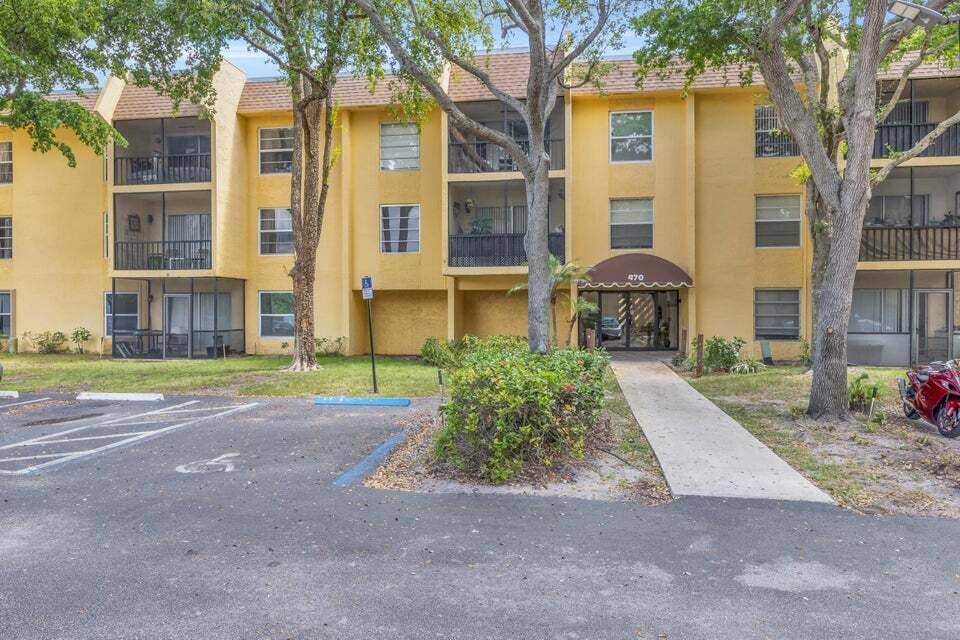 This unit is close to FAU.