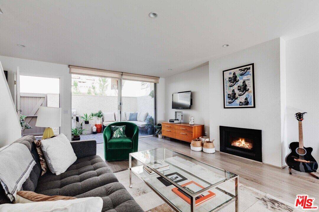 960  N San Vicente Blvd 2BR Sunset Strip La