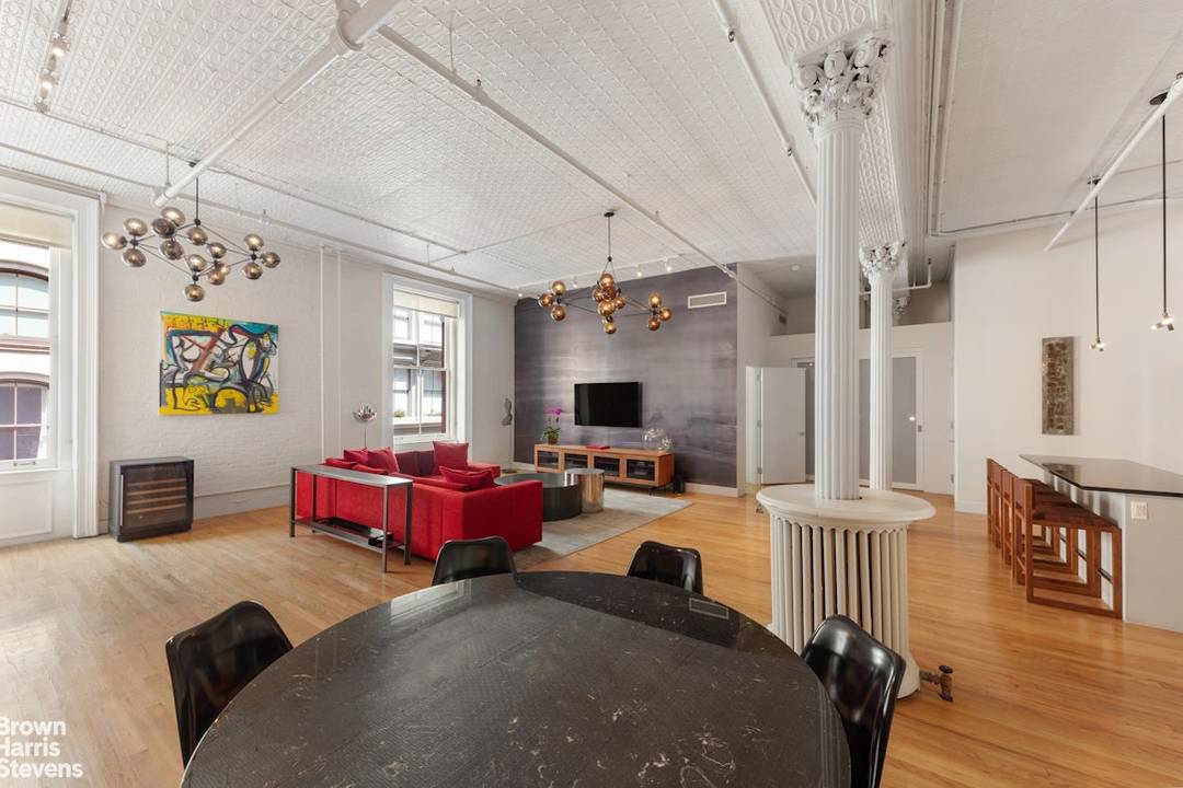 Classic Soho Charm This rare and authentic condominium loft is located right in the heart of Soho's historic Cast iron District and features grand proportions and charming original details throughout.