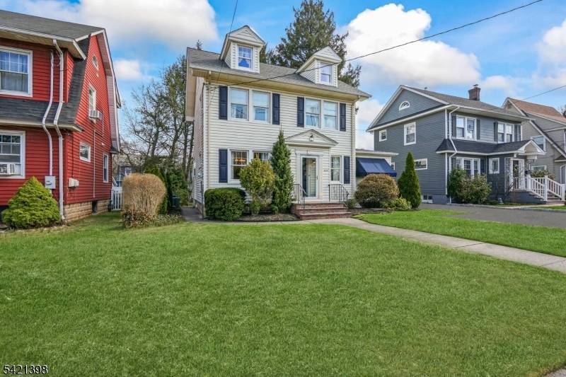 Spacious and well maintained 4 bedroom, 1.