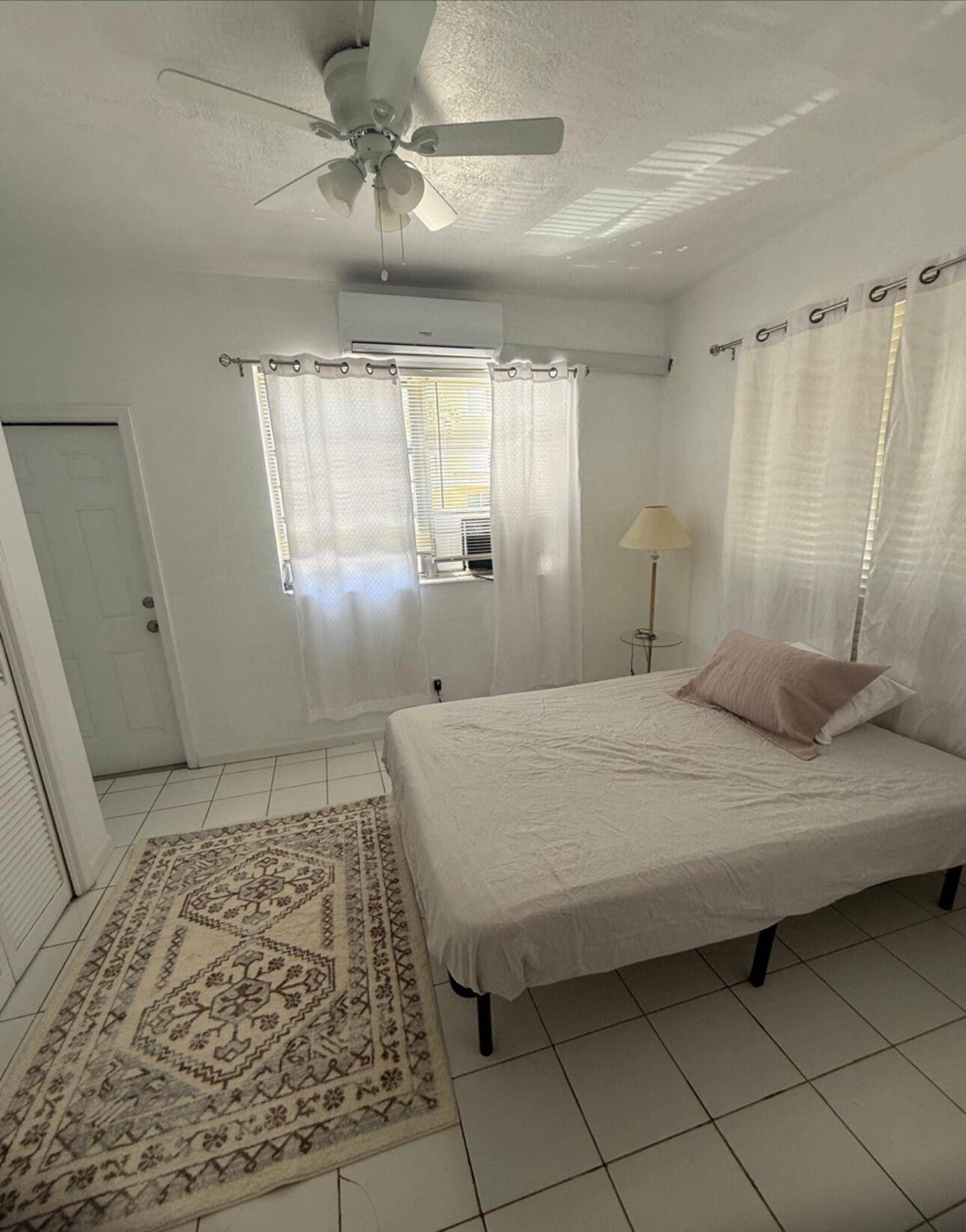 Charming 1BR in Victoria Park Prime Location !