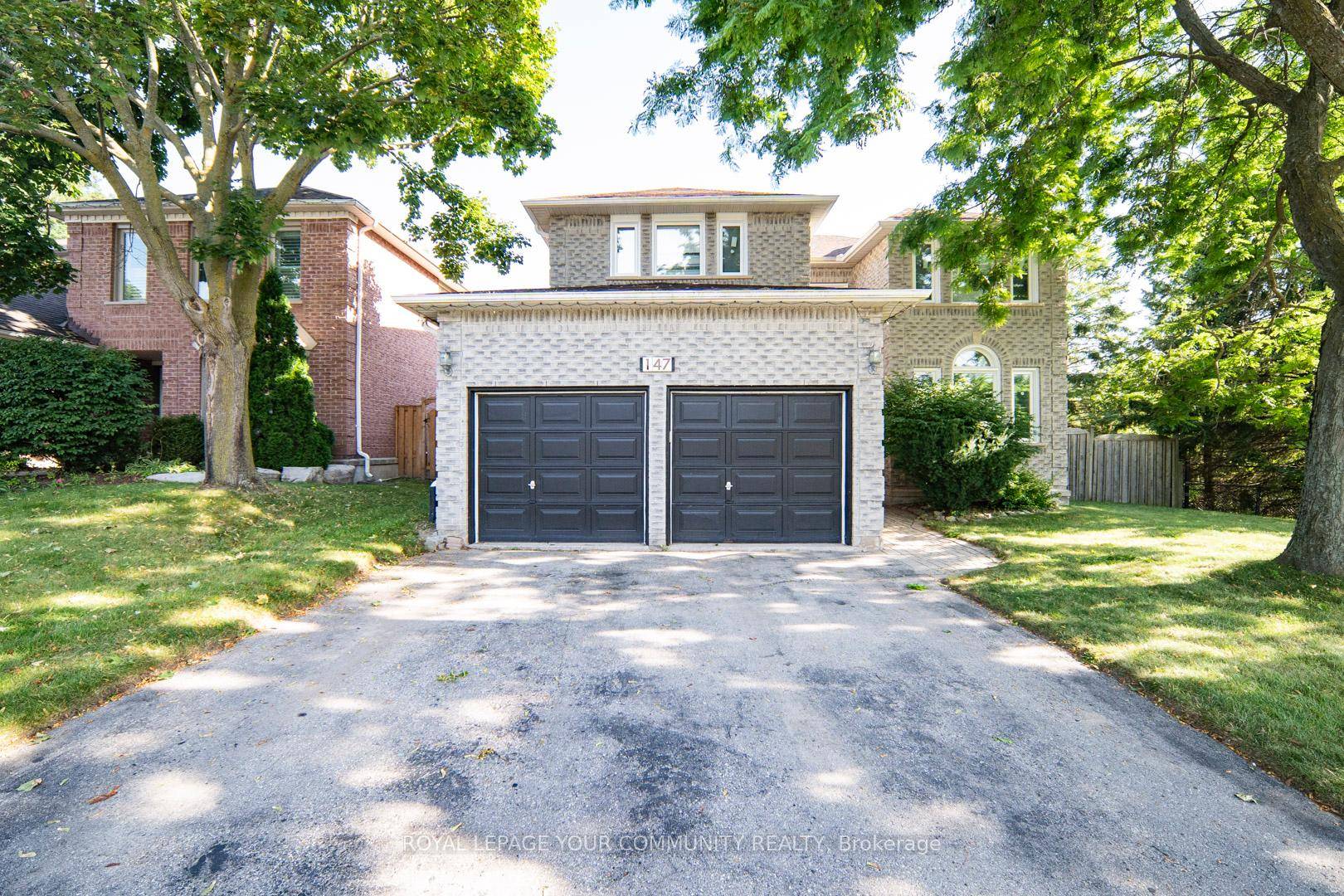 Welcome to this stunning, sunfilled, south facing property and enjoy a quiet, large, and deep ravine backyard with complete privacy and scenic views.