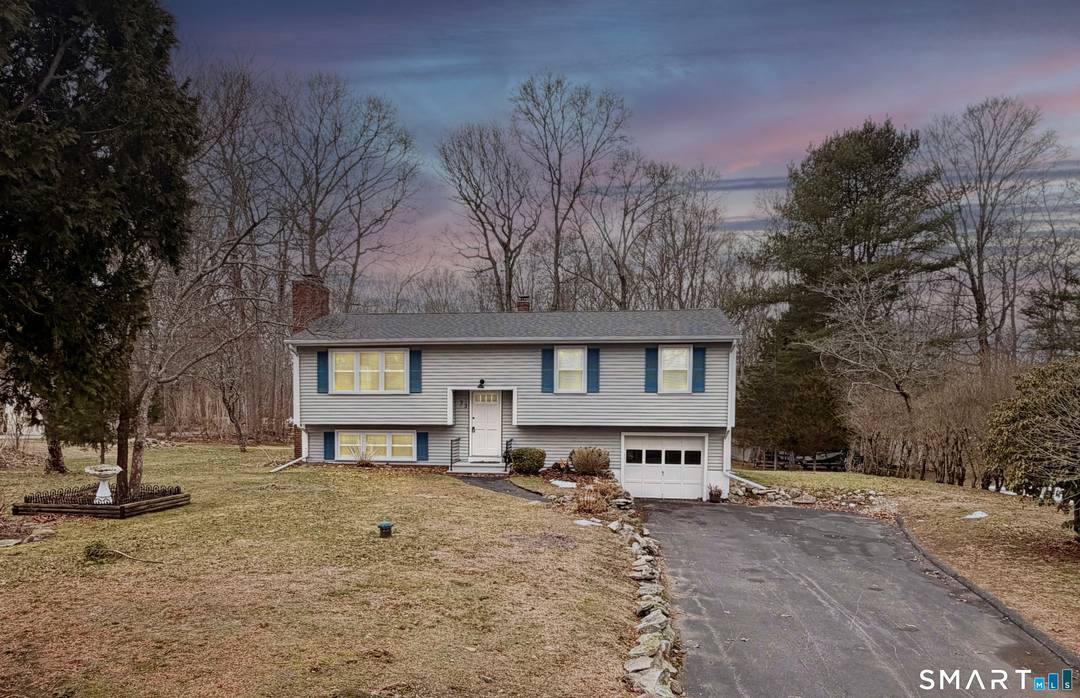 Beautifully updated home minutes from downtown Mystic and Electric Boat, with convenient access to Route 184 and I 95.