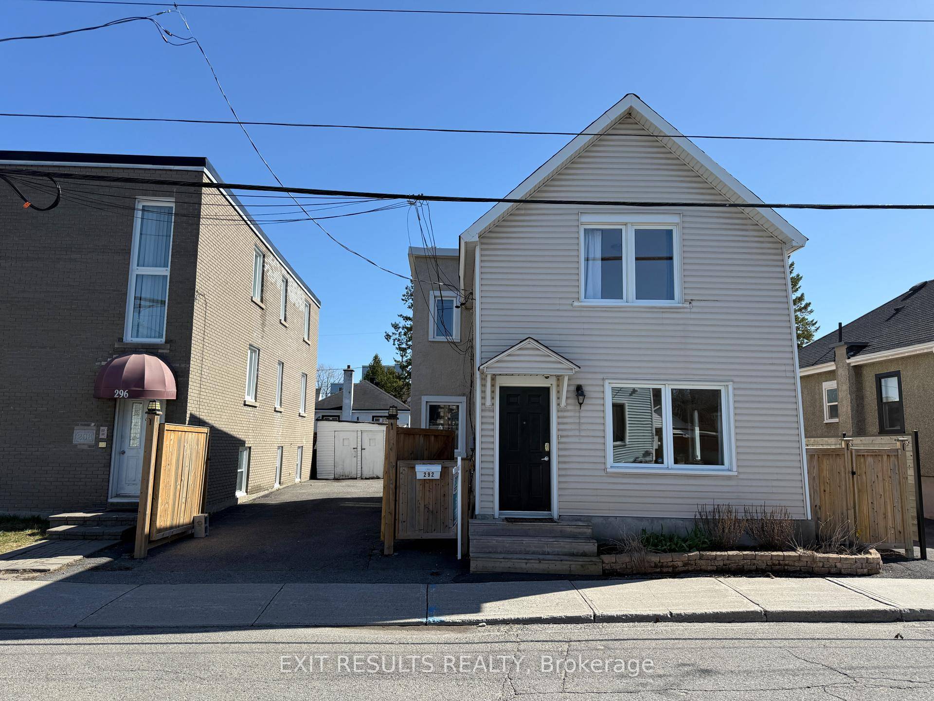 Attention investors ! Discover the perfect blend of comfort and potential in this beautifully updated single family home, ideal for first time buyers and savvy investors alike.