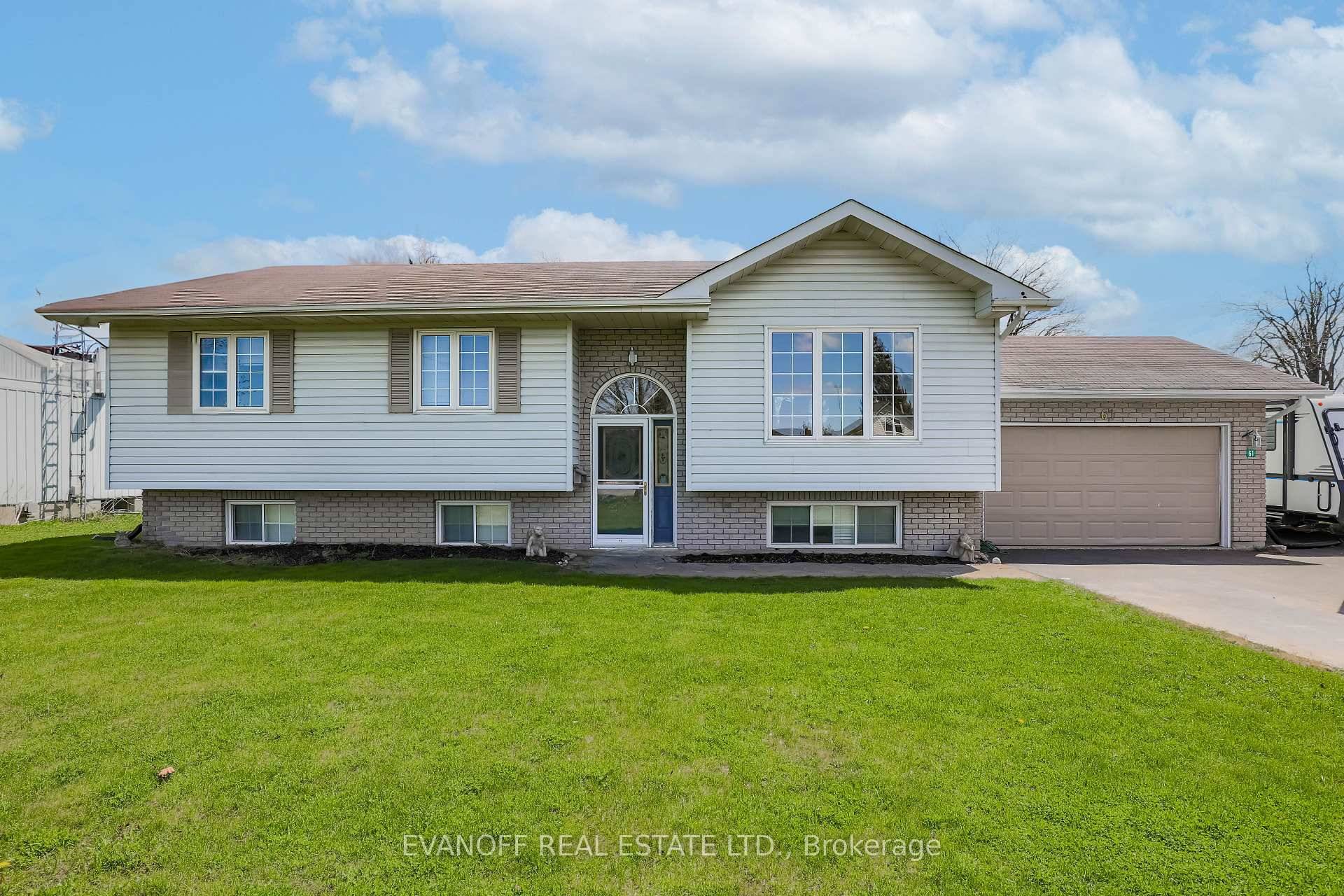 The scenic roads and charming little towns will always lead you to 61 Bruce St, Oakwood.