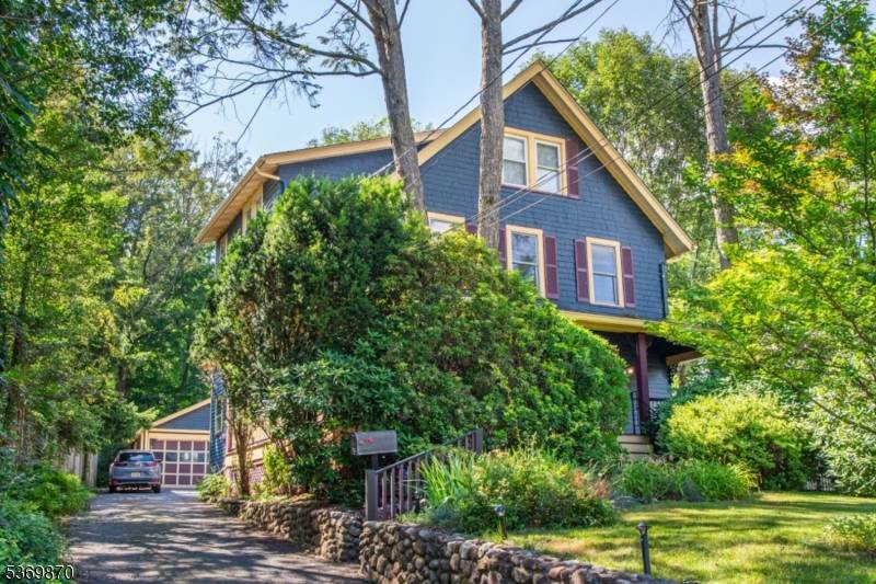 This 4 bed, 2 bath unit in a multifamily has all the space and charm of a single family home with room to spread out, a layout that makes sense, ...