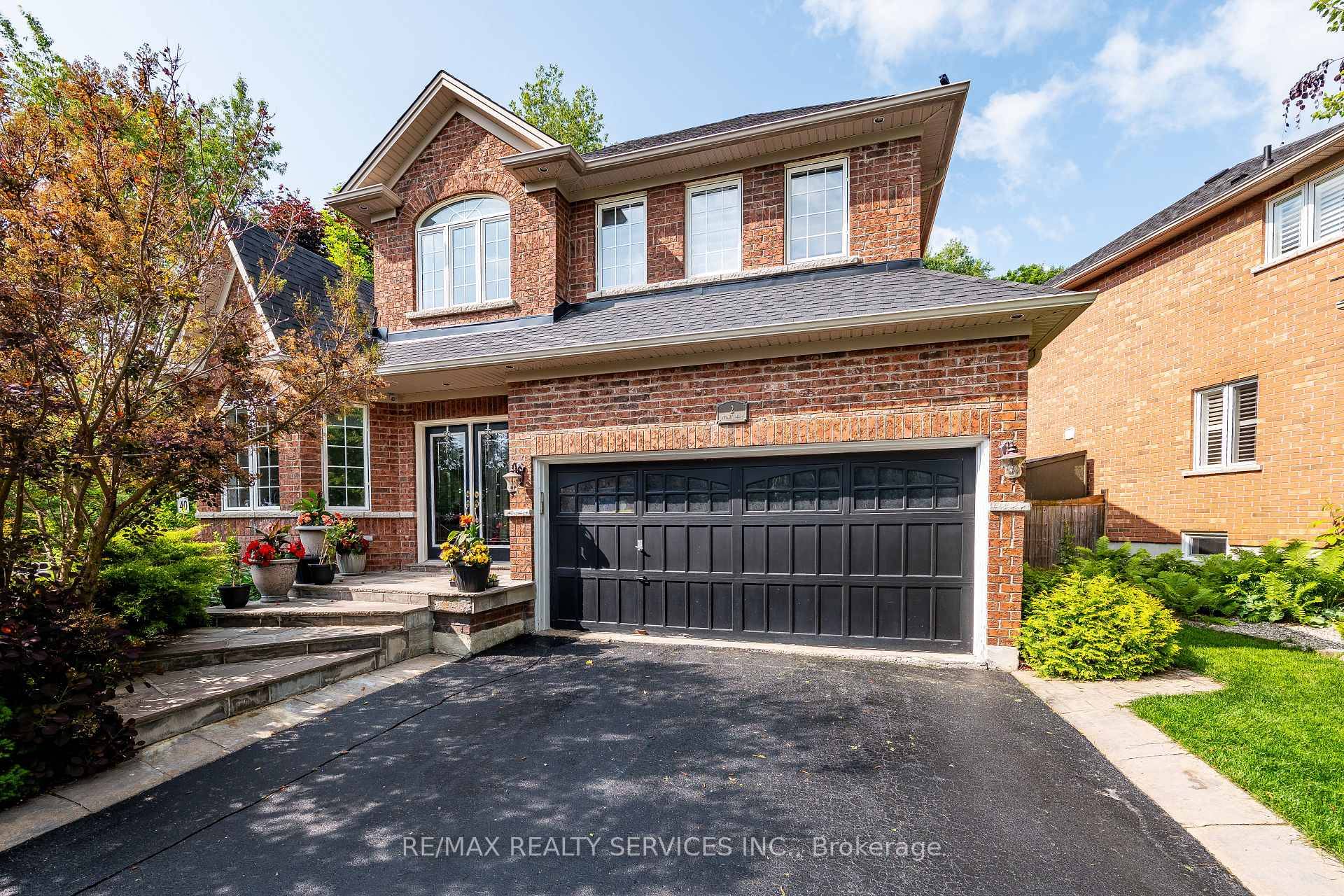 Step into luxury with this stunning 3 bedroom home located in prestigious Caledon East !