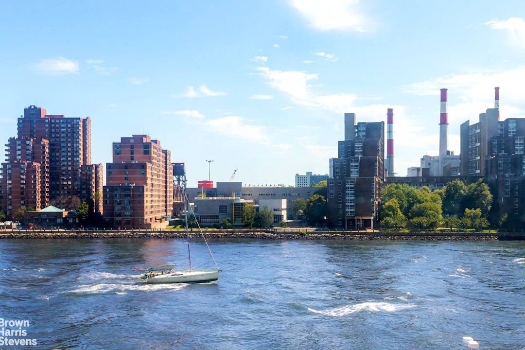 Ocean Liner Views ! ! Convertible 3 Bedroom !