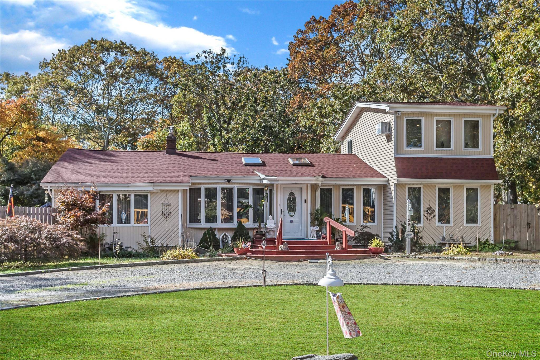 Outstanding Custom Contemporary on 1 2 an Acre !