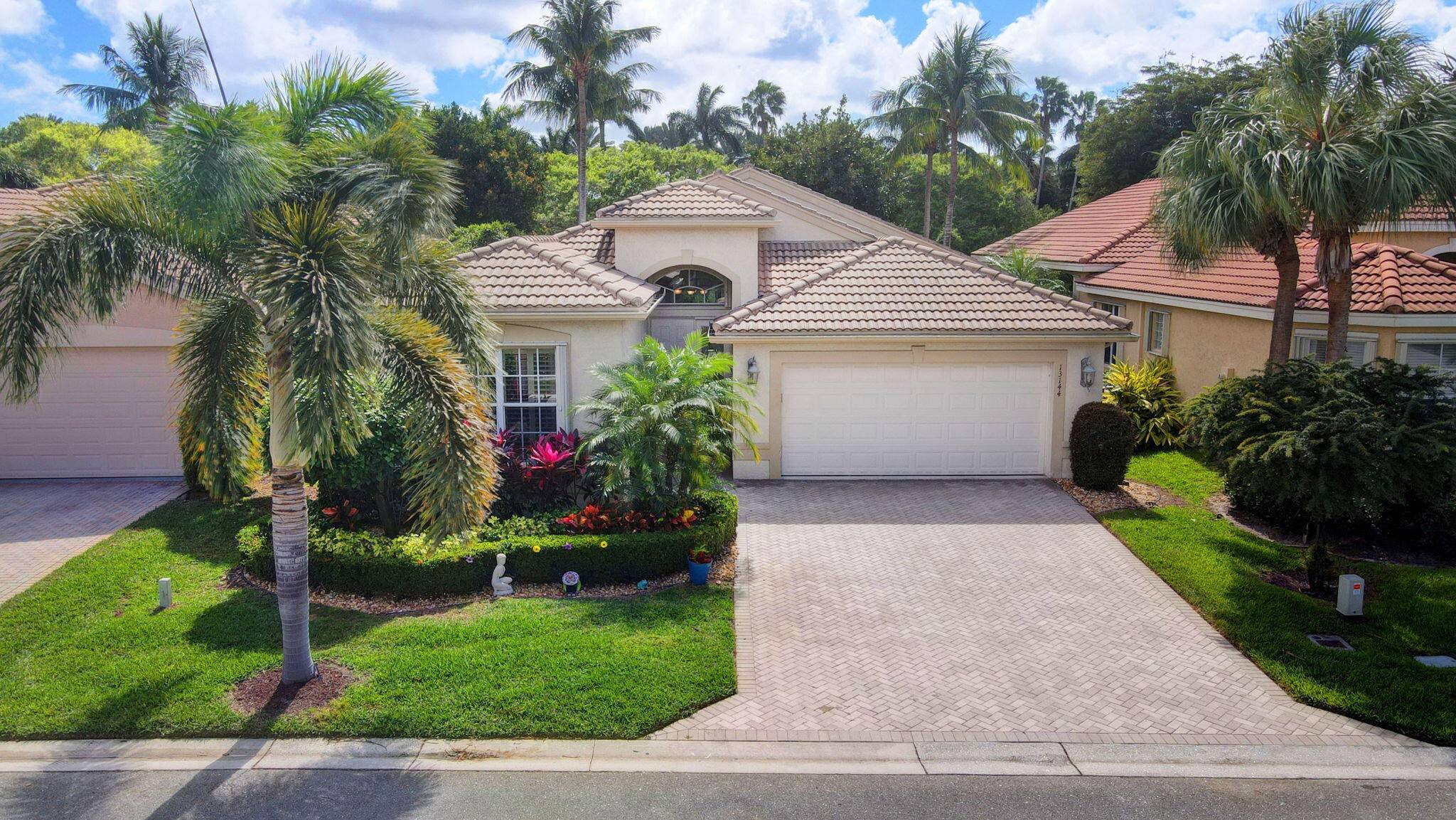 Popular Spacious Open Great Room Atlantic Model 3 BR 2 bath 2 car garage on the lake.