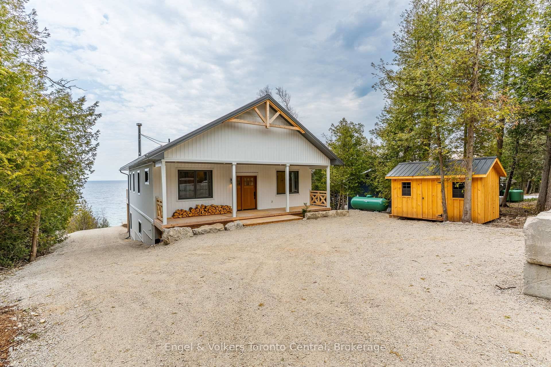 This exceptional new build offers a harmonious blend of modern elegance, tranquil living, and breathtaking natural beauty.