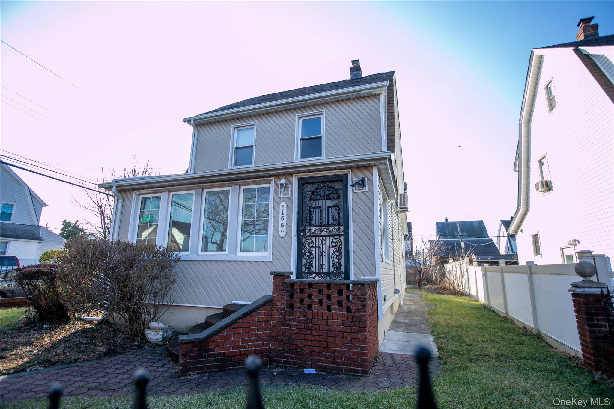 Welcome to this Excellent one family house for rent with three bedrooms, Living room, eating kitchen, dinning room, two car garage, nice backyard and very well located next to transportations ...