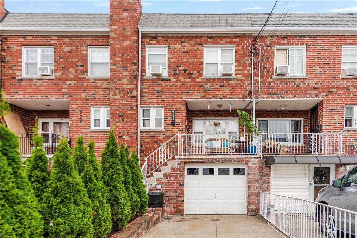 Immaculate Tri Level Brick Row Home with Finished Walkout Basement This beautifully maintained tri level brick row home offers over 1, 560 sq ft of comfortable living space, including a ...