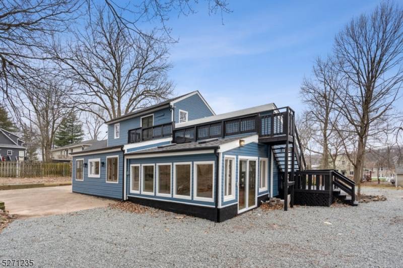 Welcome to this amazing 5 bedroom, 4.