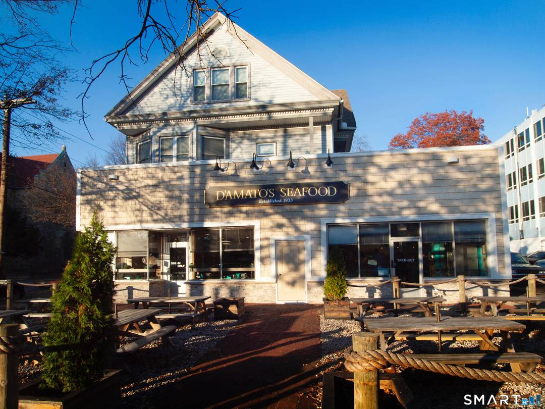 Prime Mixed Use Investment Opportunity in the Heart of New Haven !