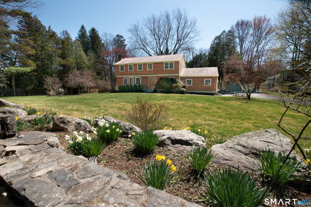 Set on a beautifully maintained, level 1.