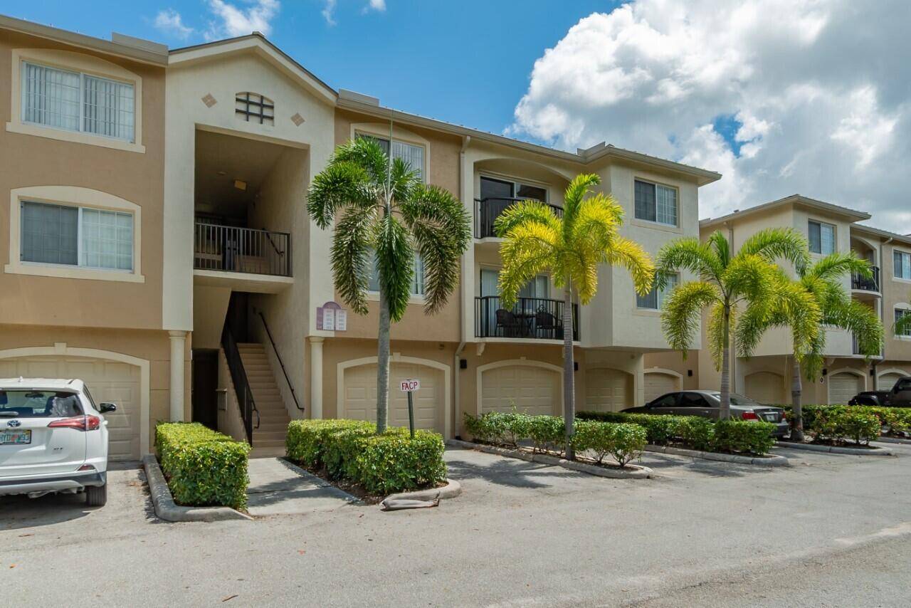 Seasonal Rental Recently renovated and fully furnished apartment ready to welcome its most exclusive resident !