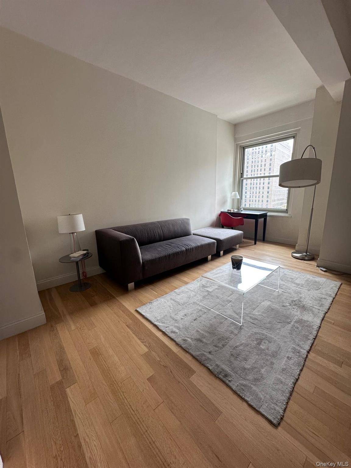 Welcome to this generously sized studio residence in the heart of Manhattan s Financial District.