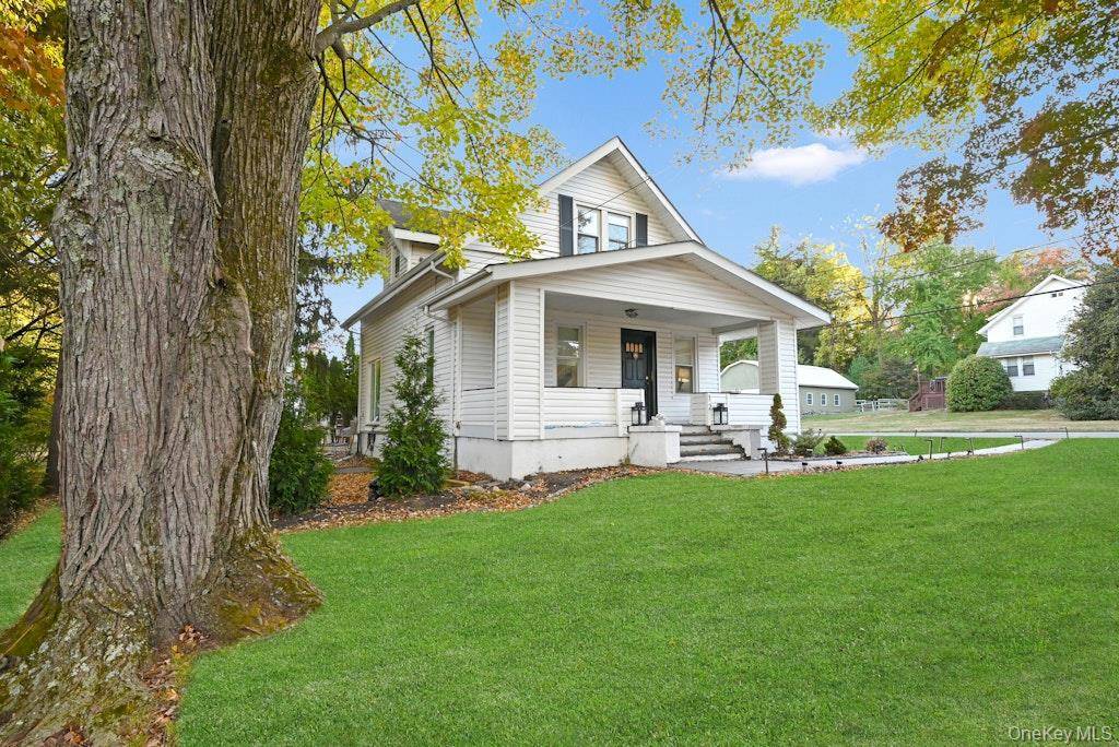 Welcome to this beautifully updated Cape Colonial in the sought after E Nauraushaun neighborhood of Pearl River.