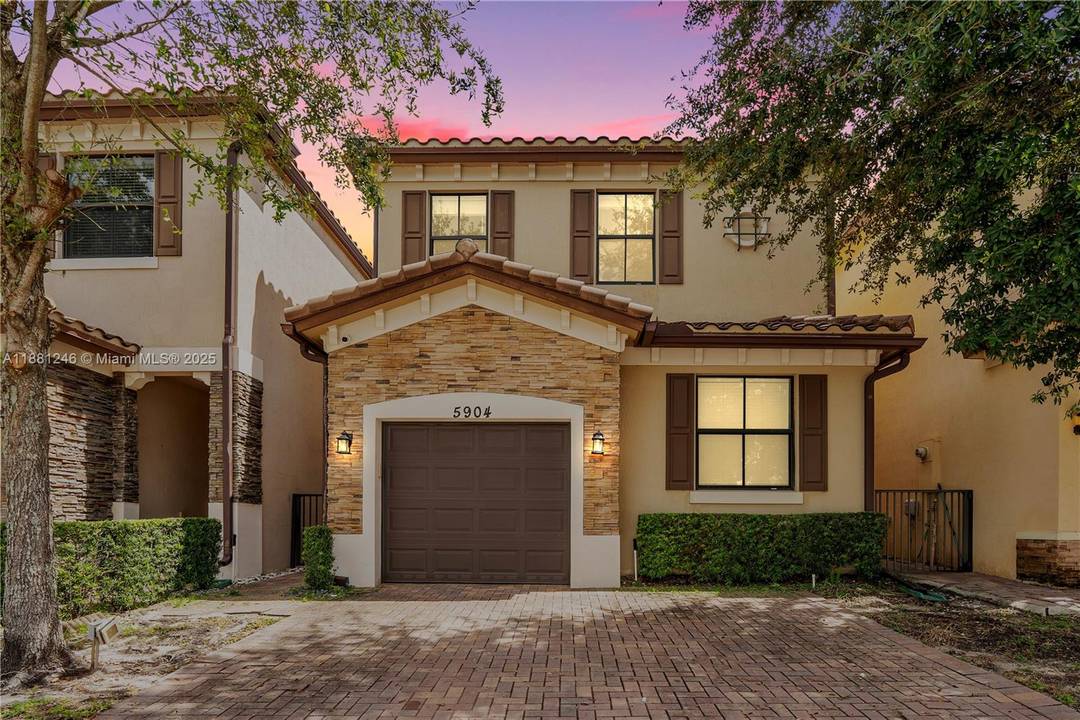 Rare find ! Want perfection, peace of mind and an easy commute ?