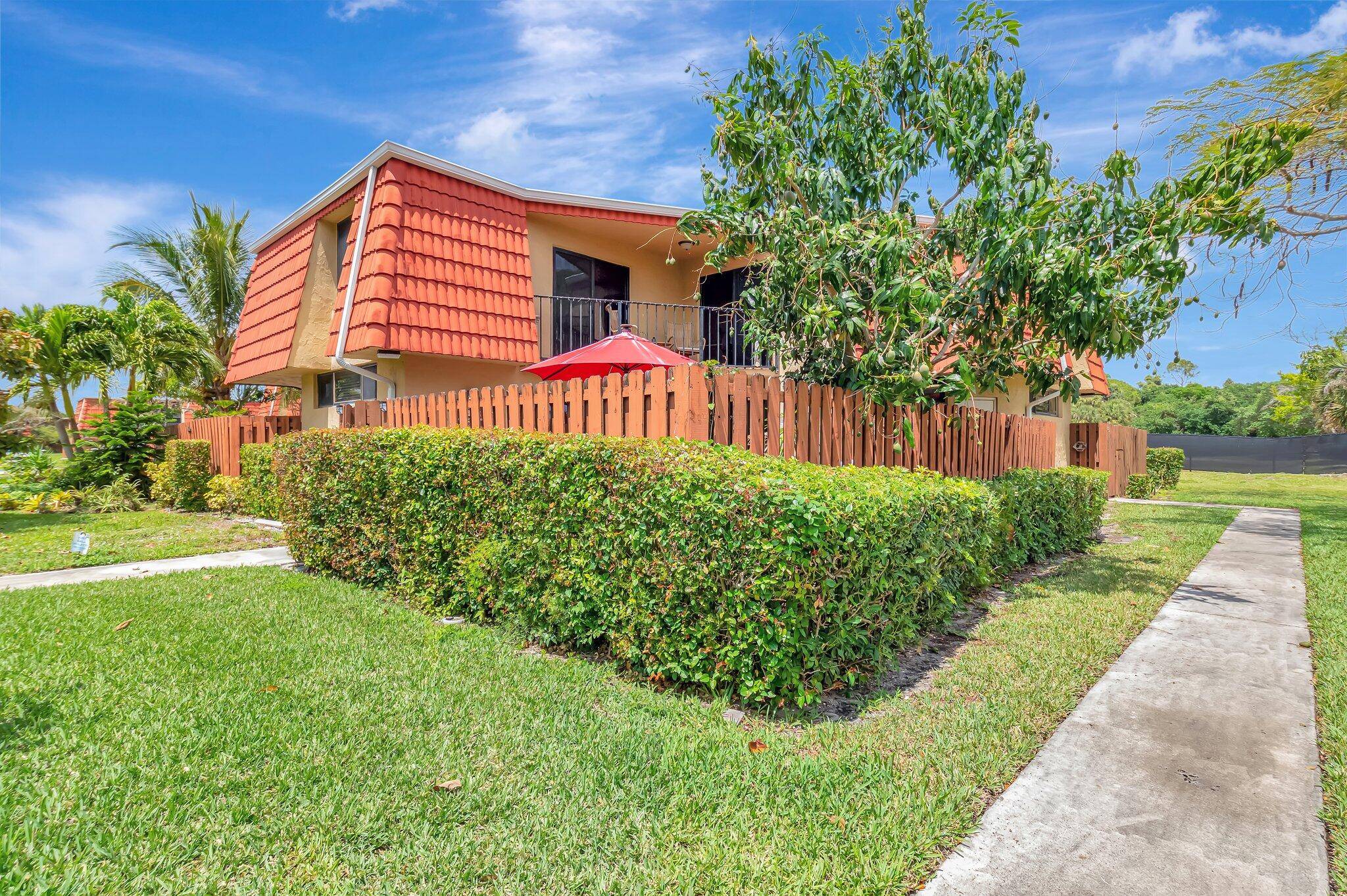 Beautiful townhome located in the desirable community of Boca Rio.