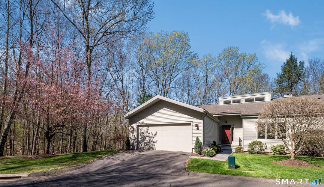 Idyllically set in one of Hunter's Run most private locations, this custom designed built 4 bed 3.