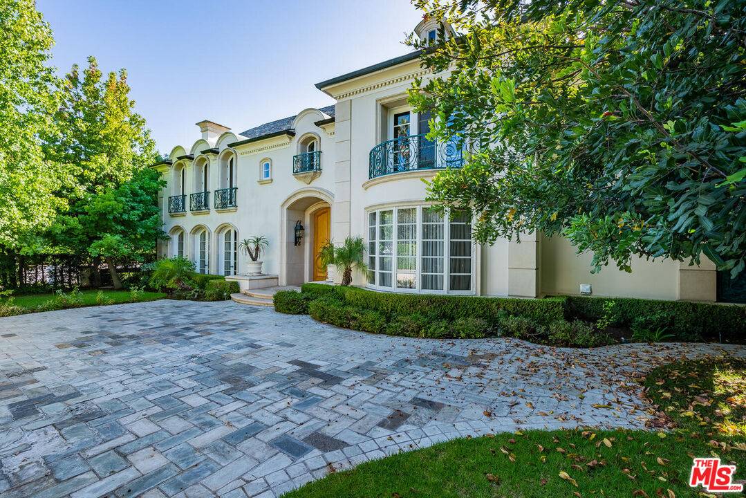 701  N Hillcrest Rd 9BR Beverly Hills Post Office | B.H.P.O. La