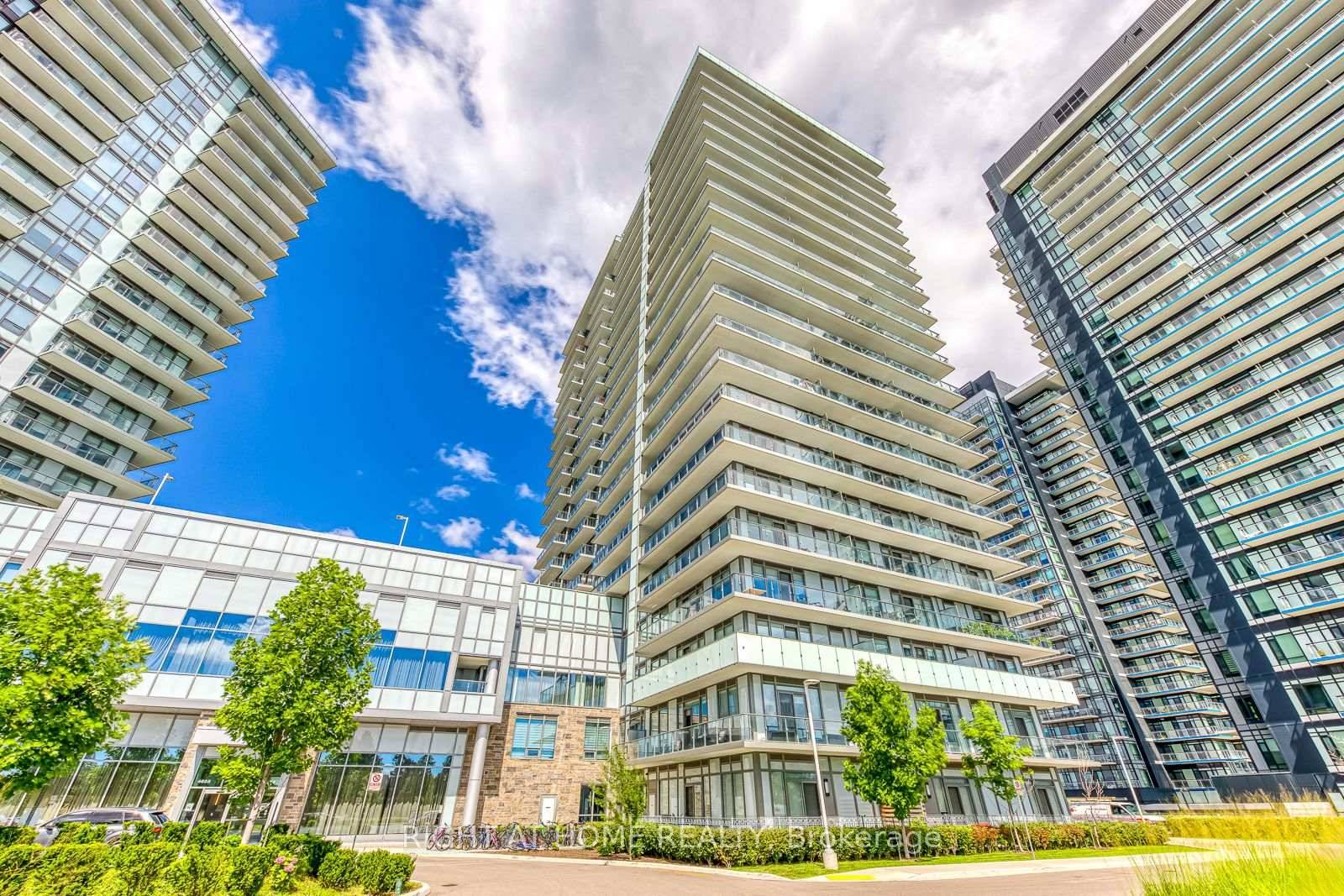 Welcome to this stunning 2 bed den, 2 bath condo in the heart of Erin Mills !