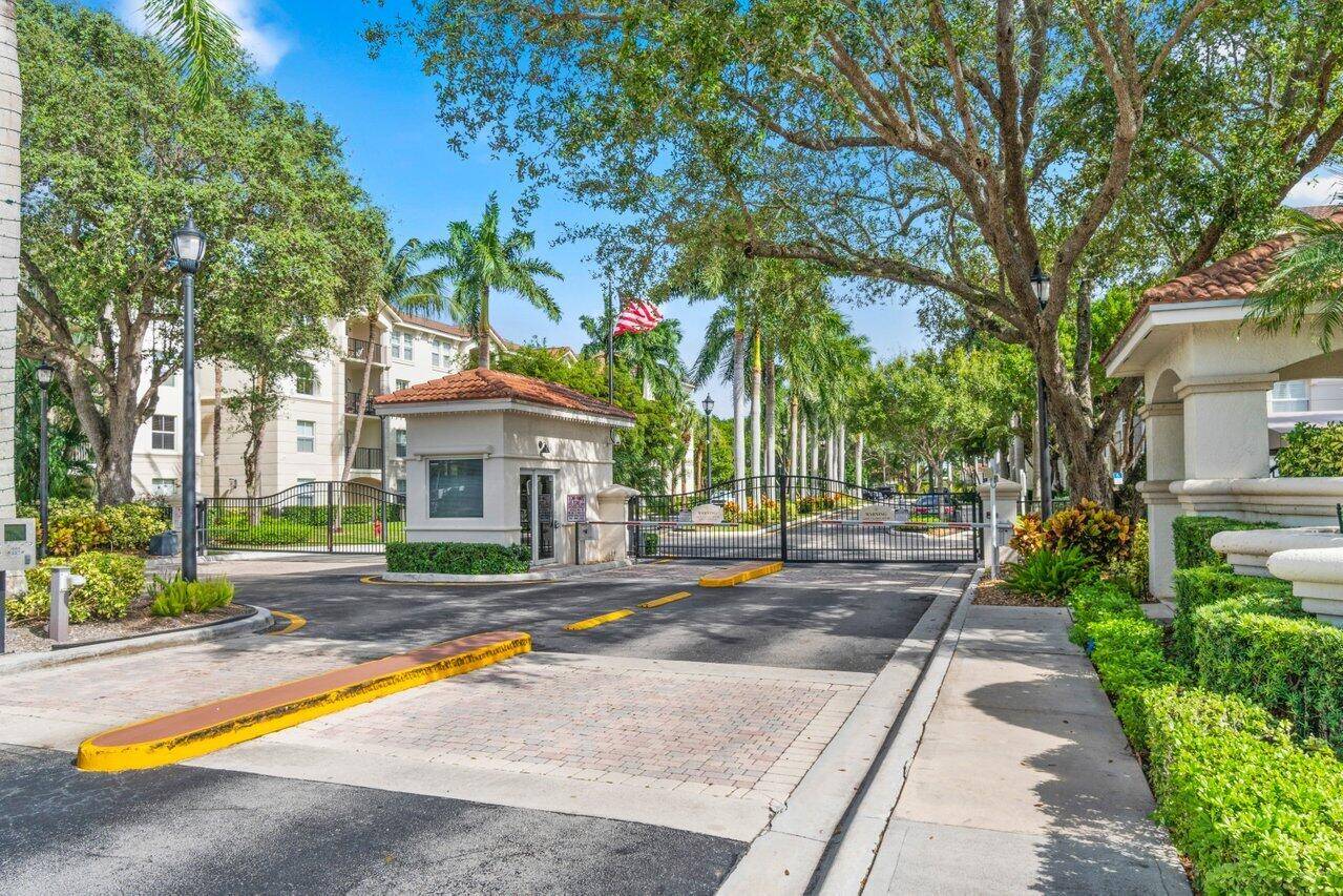 YOU HAVE FOUND THE PERFECT CONDO !