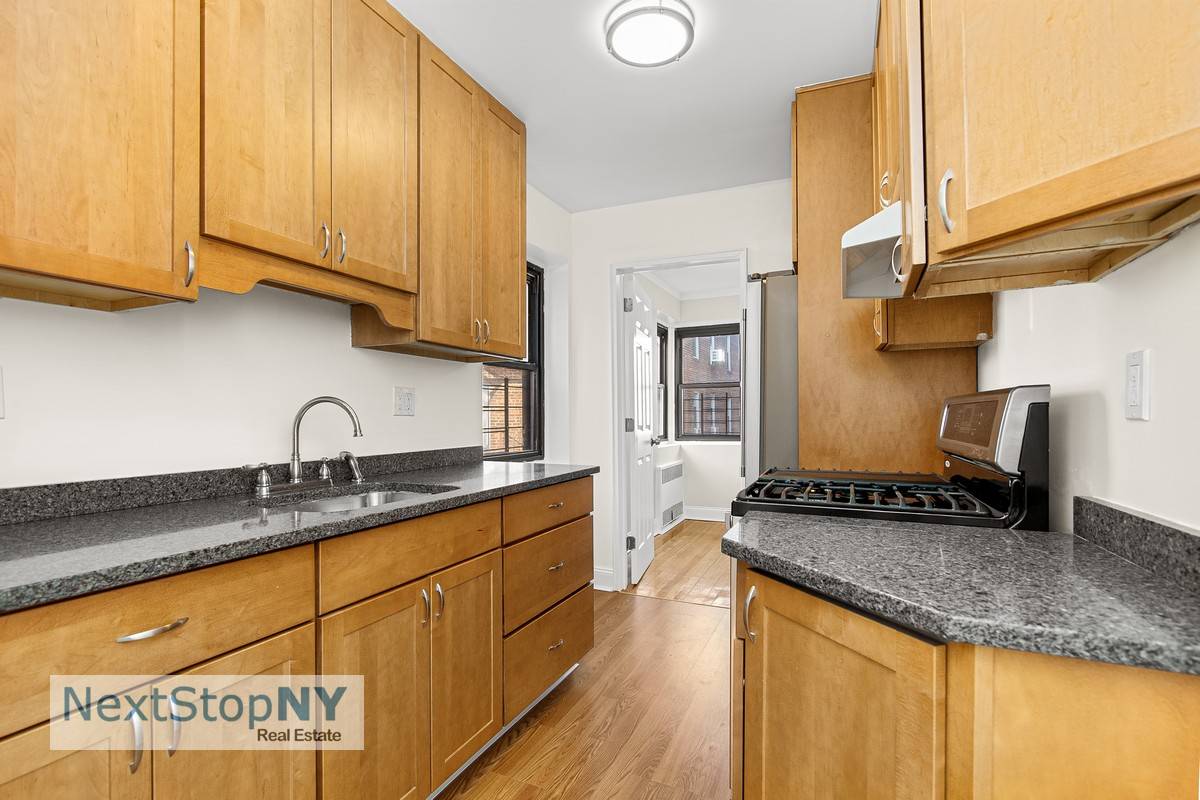 This beautiful renovated Jr4 Convertible 2 bedroom coop located in Kew Gardens.