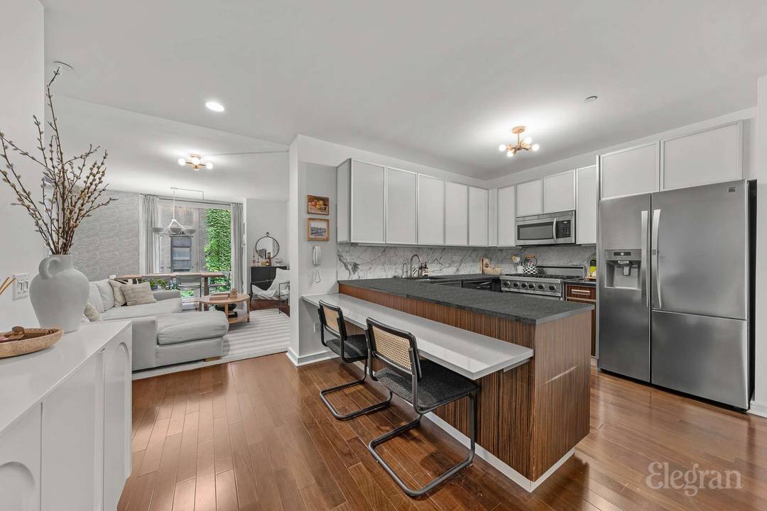 Live Large in the Heart of Chelsea Modern Flex 2BR Plus Home Office Welcome to your next Manhattan home an oversized Chelsea House condominium, currently configured as a flex 2 ...