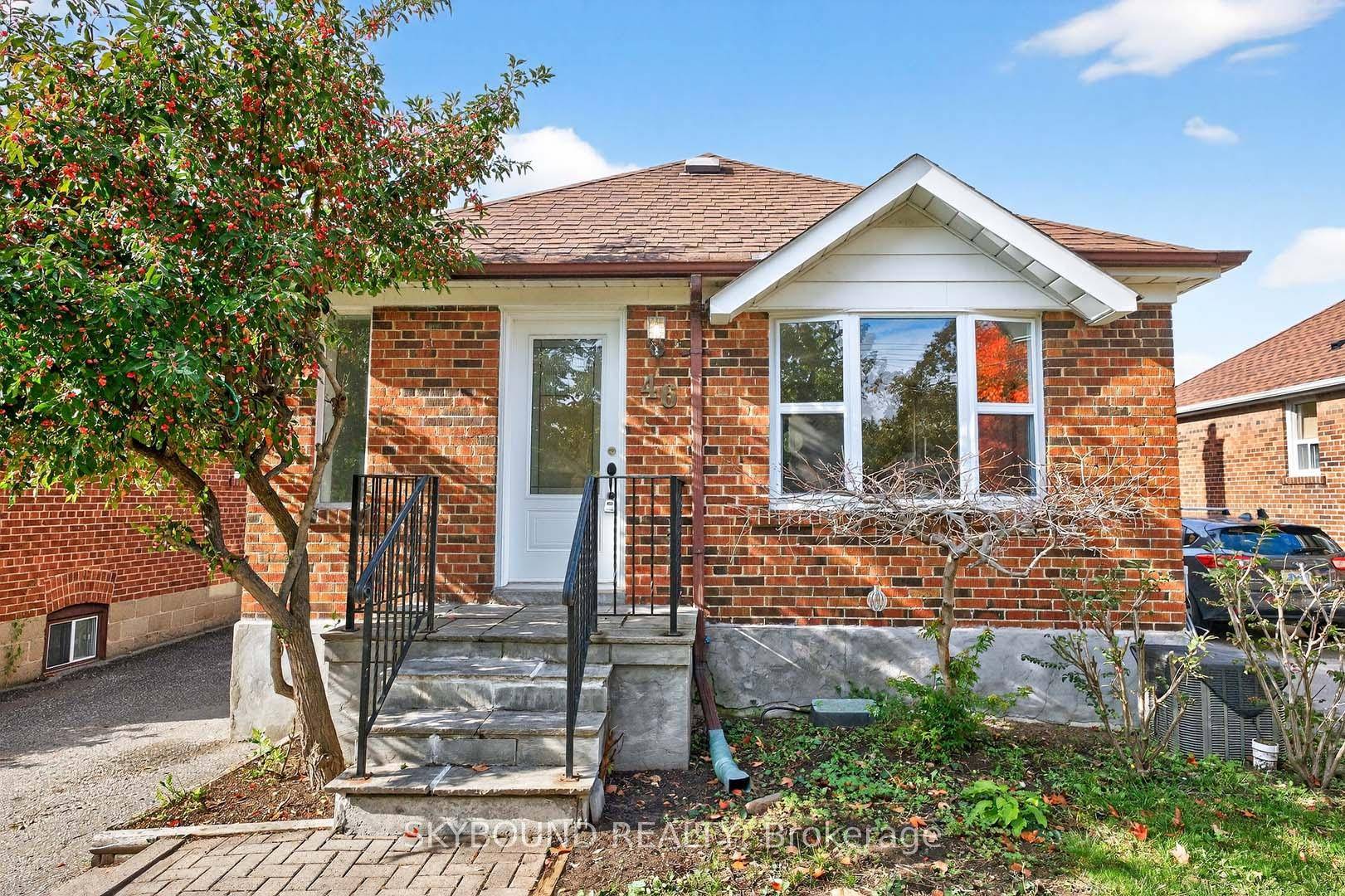 2 2 bedroom Detached bungalow situated in a desirable community of Stonegate Queensway.