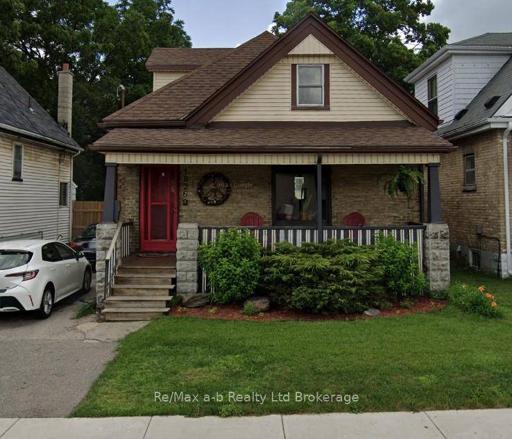 This character laden century home features 2 main floor bedrooms plus a 3rd huge bedroom on the 2nd level, a large 4 piece bath, new kitchen counter top with s ...