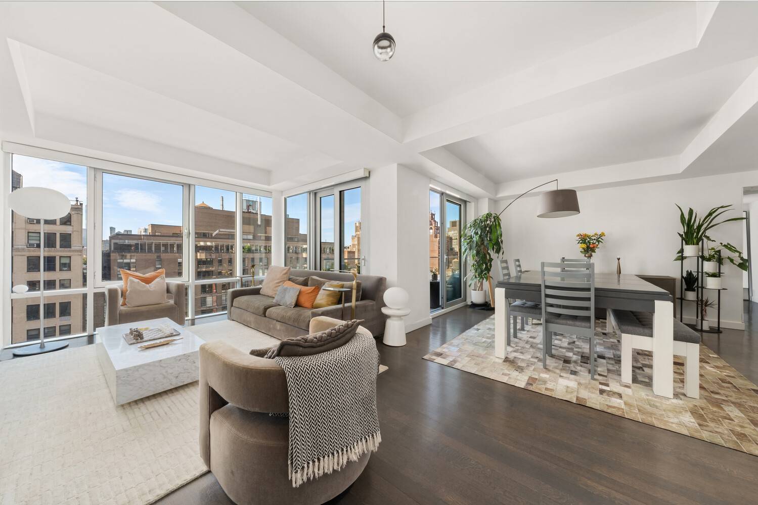 This stunning penthouse at 14 West 14th Street presents a rare opportunity to live at the intersection of Greenwich Village, Flatiron, Union Square, and Chelsea.