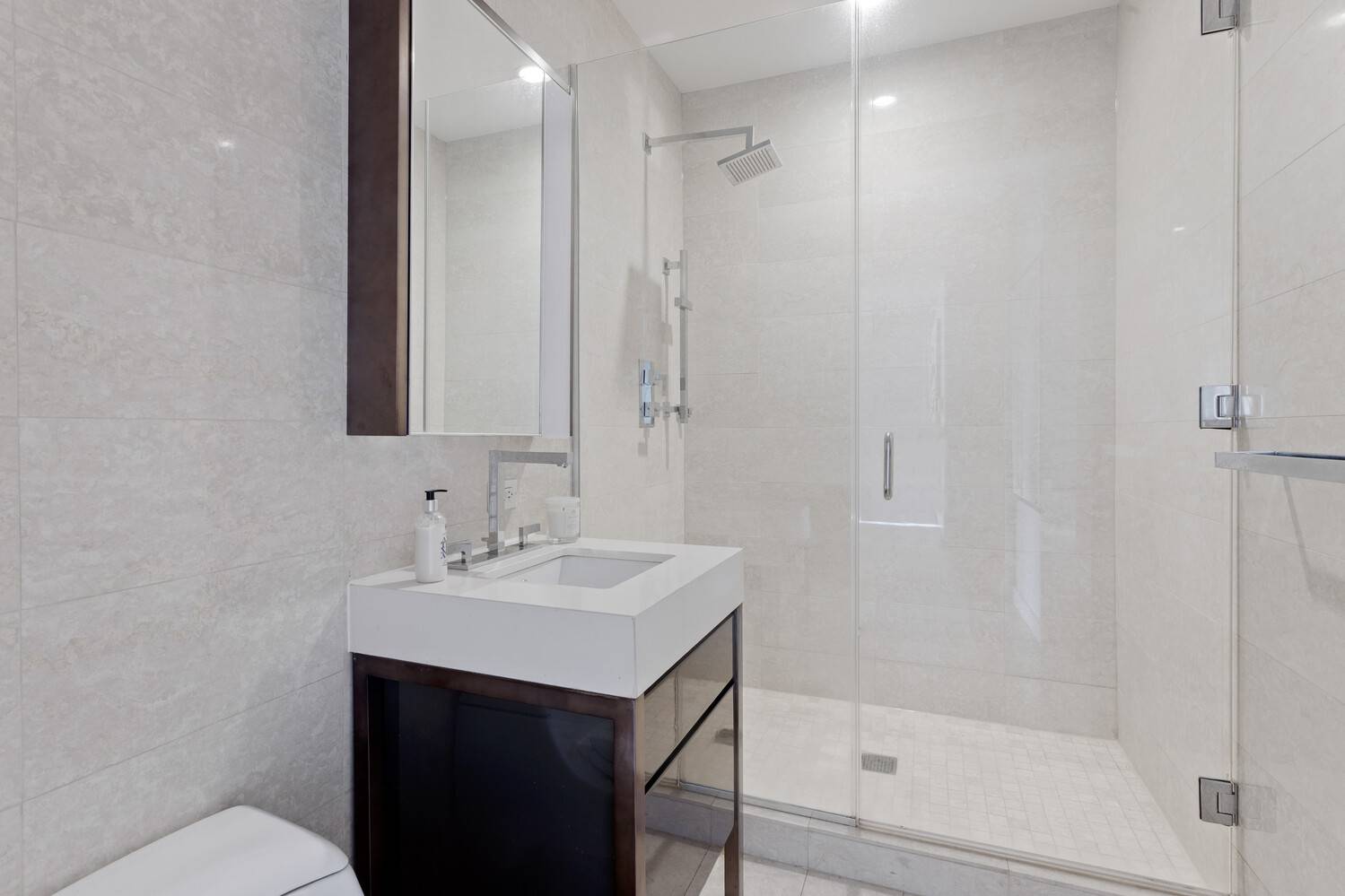 Introducing residence 34M at 75 Wall Street, a stunning two bedroom three bathroom home with a home office and private terrace.
