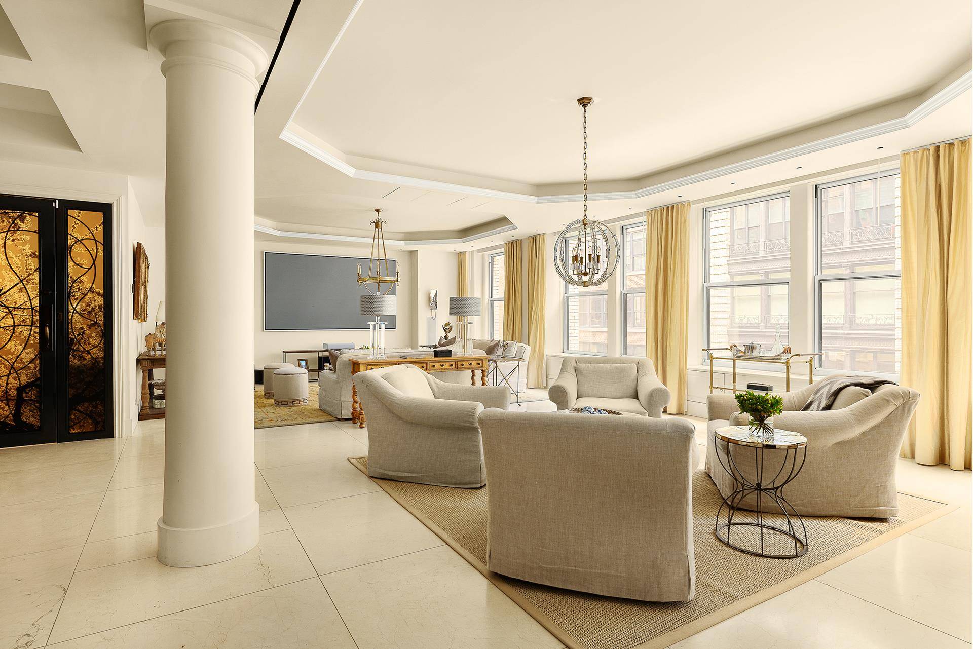 Residence 6 at 17 West 17th Street is an expansive 3 bedroom 3BR, 4.