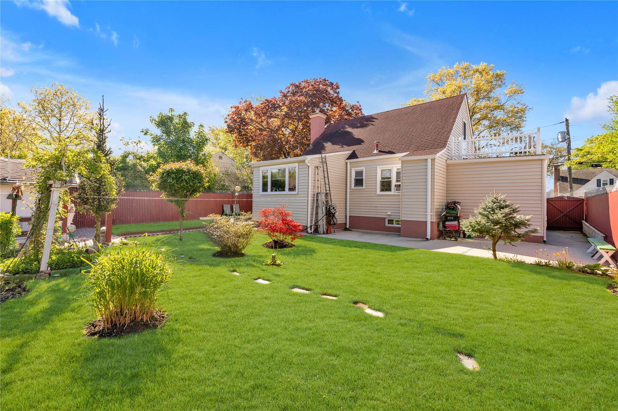 Discover The Charm Of Baldwin Living In This Meticulously Maintained Home, Boasting A Spacious Living Room, Dining Room, And A Well Appointed Gas Kitchen.