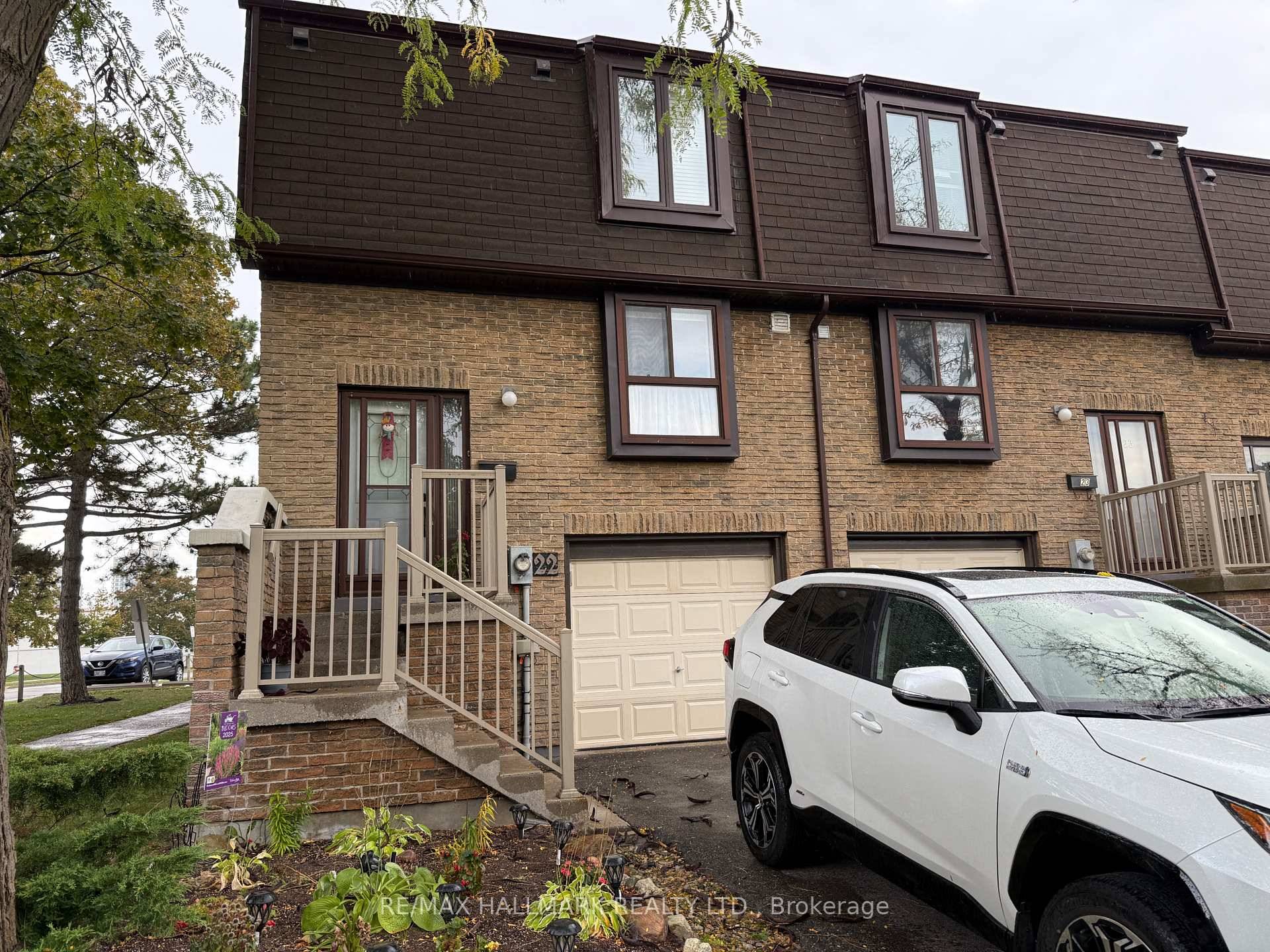 Enjoy Convenient Living Just Steps From Yonge Street In The Highly Sought After North Richvale Area Of Richmond Hill.