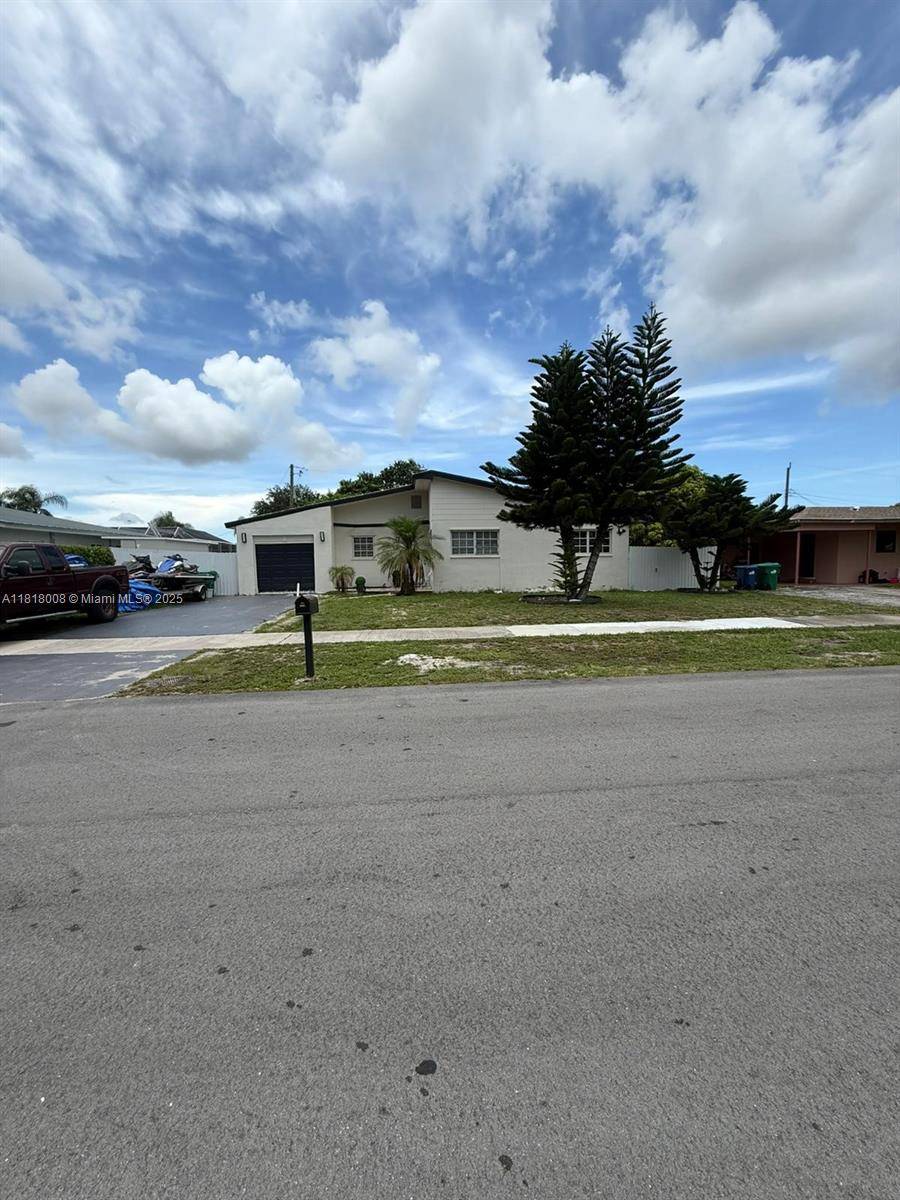For Sale Beautifully Remodeled Home No HOA !