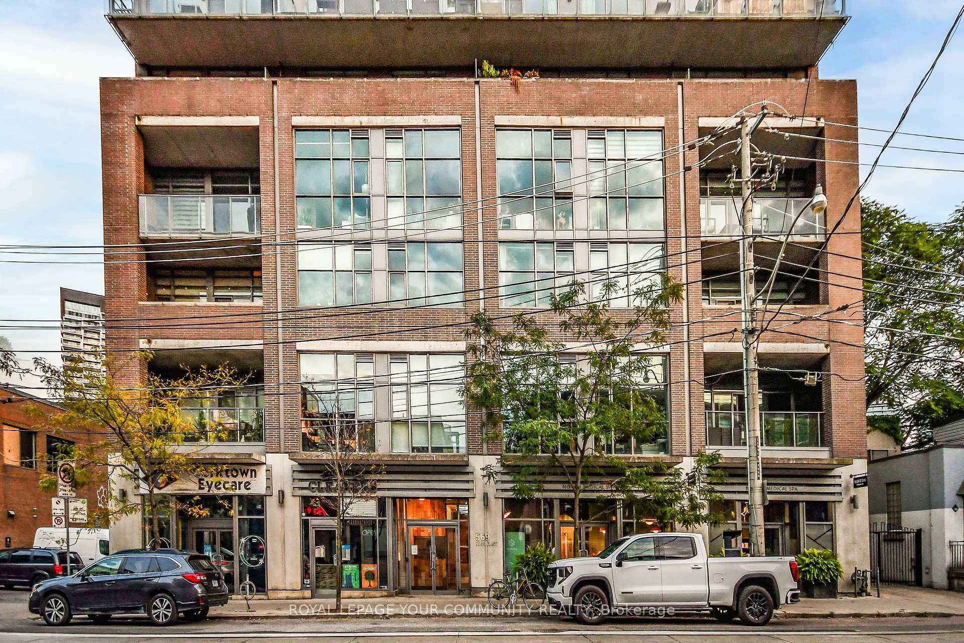 Stylish Corktown Loft Living !