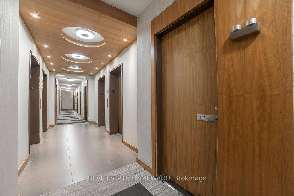 This bright, south facing unit offers a spacious open concept layout combining the living, dining, and kitchen areas.