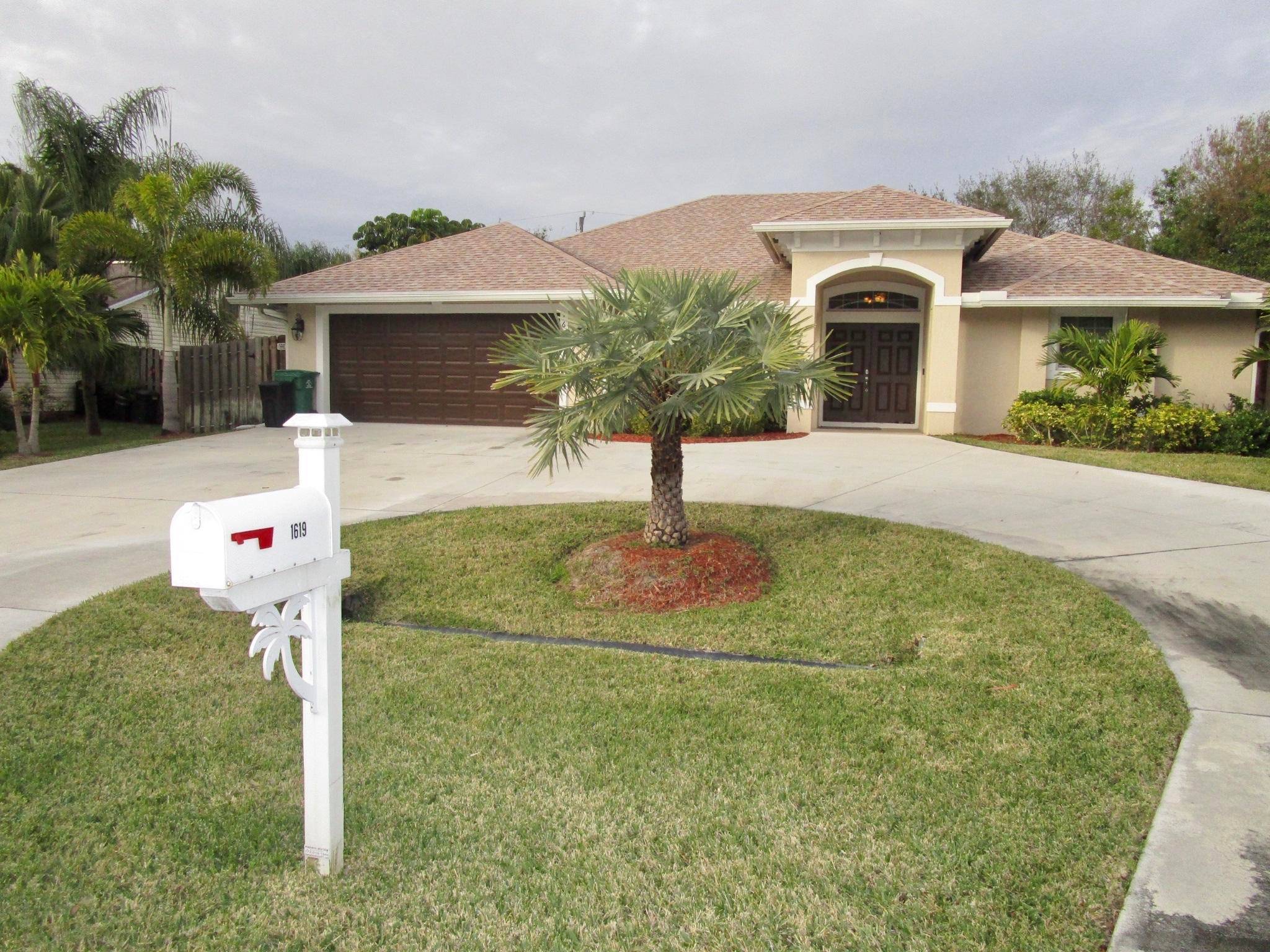 4 2. 5 2 CBS pool home located in a desirable location close to schools, shopping, I 95, turnpike, Traditions, and local hospitals.