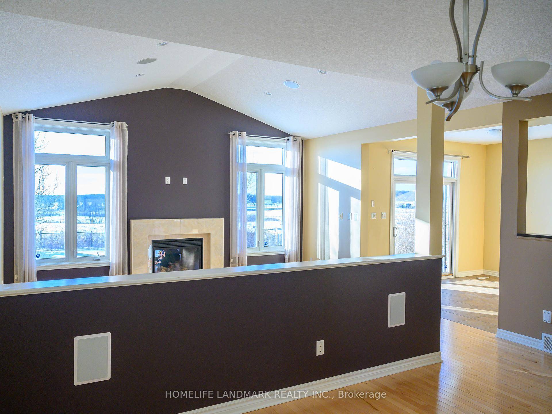 Stunning Executive Family Home Available for Lease !