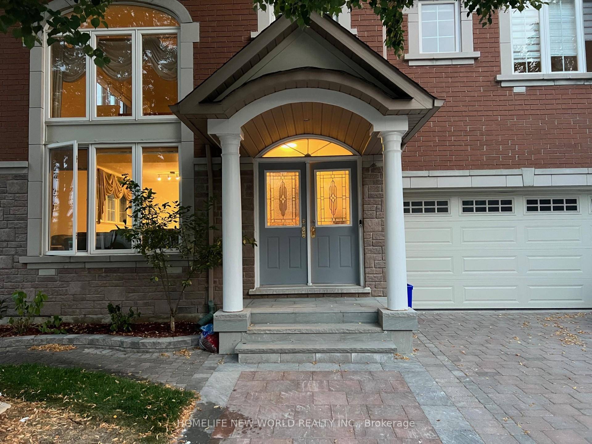 Prime location in Markham Berczy Community !